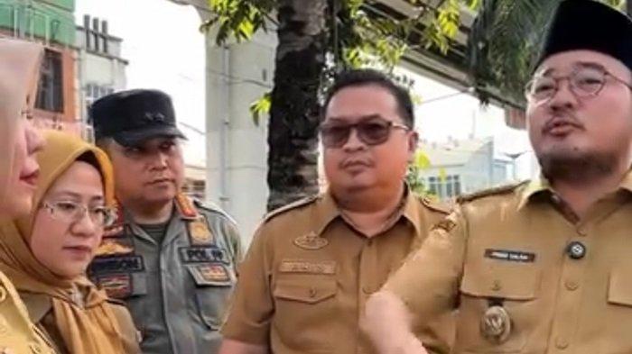 SIDAK - Wawako Palembang Prima Salam saat melakukan Sidak pembangunan jembatang yang dinilai kurang tepat sehingga merugikan masyarakat,