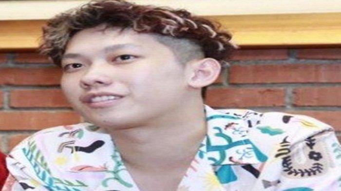 WILLIE SALIM DILAPORKAN - Willie Salim dalam jumpa pers di kawasan Tanah Kusir Jakarta Selatan, Selasa (26/7/2022). Imbas konten rendang hilang di BKB, Willie Salim dilaporkan ke Polisi