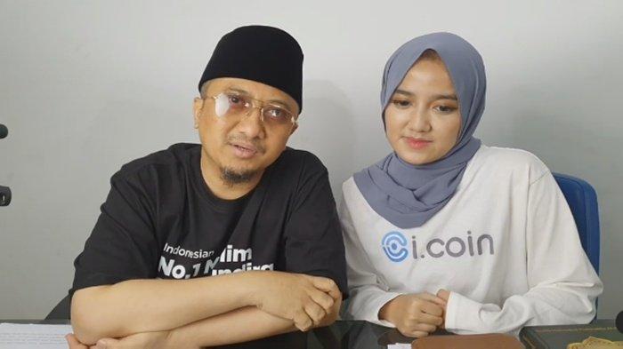 Yusuf Mansur bersama putrinya, Wirda Salamah Ulya.