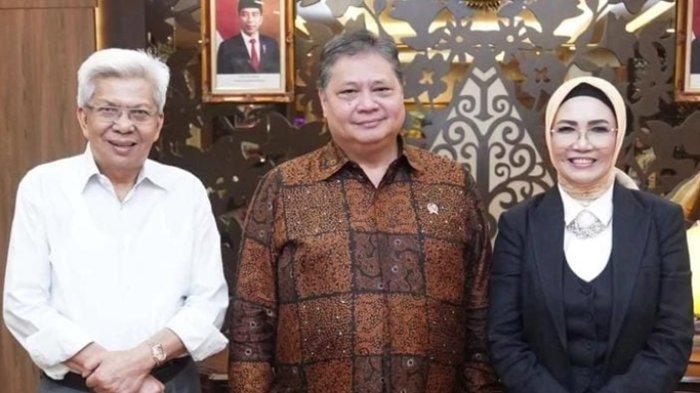 Balon Gubernur Sumsel Ir H Mawardi Yahya dan Balon Wagub Sumsel DR Hj Anita Noeringhati SH MH bersama Ketum DPP Partai Golkar Dr. (H.C.) Ir. Airlangga Hartarto, M.B.A., M.M.T., IPU.