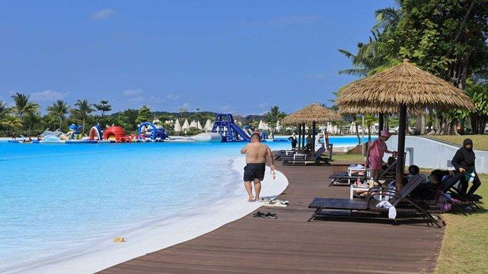 Kabupaten Bintan hingga kini menjadi pulau paling besar di Provinsi Kepulauan Riau. Keindahan alam hingga kuliner nikmat dan keren menjadi salah satu hal yang mudah ditemui wisatawan saat berada di Kabupaten Bintan.