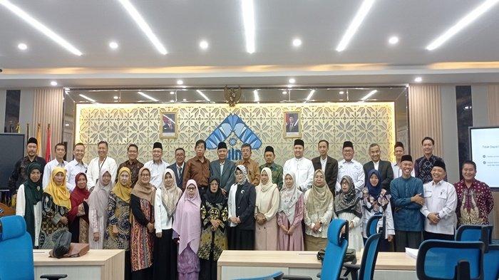 BALON REKTOR UIN - Penjaringan calon Rektor baru UIN Raden Fatah Palembang periode 2025-2029 sudah memasuki tahap penilaian kualitatif yakni semua proses seleksi di tingkat kampus rampung dan proses selanjutnya dilakukan okeh panitia pusat dan akan diputuskan nanti siapa yang menjadi Rektor baru UIN Raden Fatah.