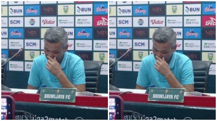 Head coach Sriwijaya FC Hendri Susilo bersedih dengan keadaan tim saat ini.