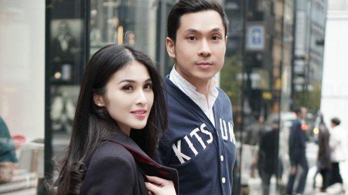 Sandra Dewi dan suami
