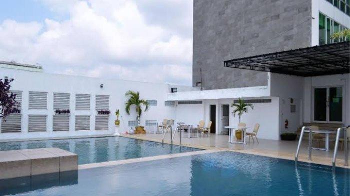 Kolam renang Hotel Inna Grand Daira Palembang.
