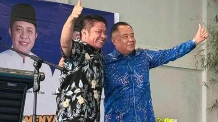 Pasangan Balon Gubernur Sumsel H Herman Deru SH MM dan Balon Wagub Sumsel H Cik Ujang SH mengacungan jempolnya