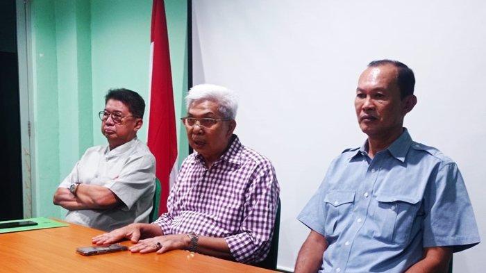 Mantan Wakil Gubernur Sumsel Ir H Mawardi Yahya (tengah) mendeklarasikan Mawardi-Harnojoyo sebagai pasangan Cagub-Cawagub Sumsel di kantor Palembang Golf Club Kenten, Minggu (10/3/2024) petang.