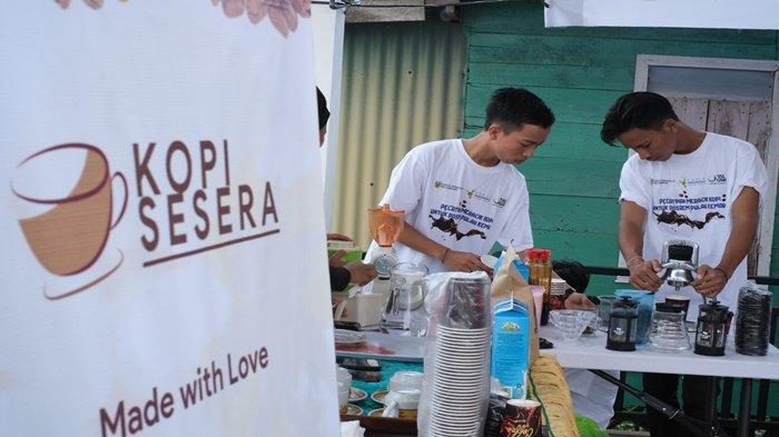 Pusri memanfaatkan eceng gondok yang banyak ditemukan di Sungai Musi khususnya di Pulau Kemaro untuk menjadi sumber energi terbarukan