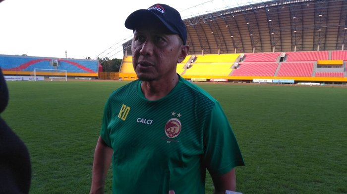 JERSEY SFC - Coach Rahmad Darmawan ketika masih mengenakan jersey SFC.