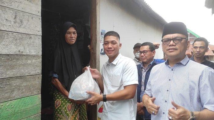 Bacawako Palembang Rasyid Rajasa didampingi Sekretaris DPW PAN Sumsel DR H Joncik Muhammad SSi SH MM MH menggelar safari politik menyambangi warga Kota Palembang, Jumat (5/4/2024).