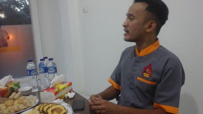 Ruben Onsu menghadiri Meet and Greet di Ayam Geprek Bensu Palembang Jalan MP Mangkunegara, Sabtu(24/10/2017) sore.