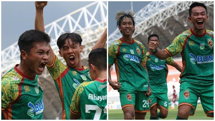 Selebrasi skuat Sriwijaya FC usai menang atas Nusantara United FC 3-0 pada babak playoff degradasi Pegadaian Liga 2 2024/25, Jumat (24/1/2025) petang.