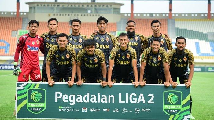 Starting XI Sriwijaya FC pada laga Pegadaian Liga 2 2024/25 pekan ke 11 PSKC Cimahi menundukkan Sriwijaya FC 2-1 di Stadion Si Jalak Harupat, Bandung, Jumat (15/11/2024).
