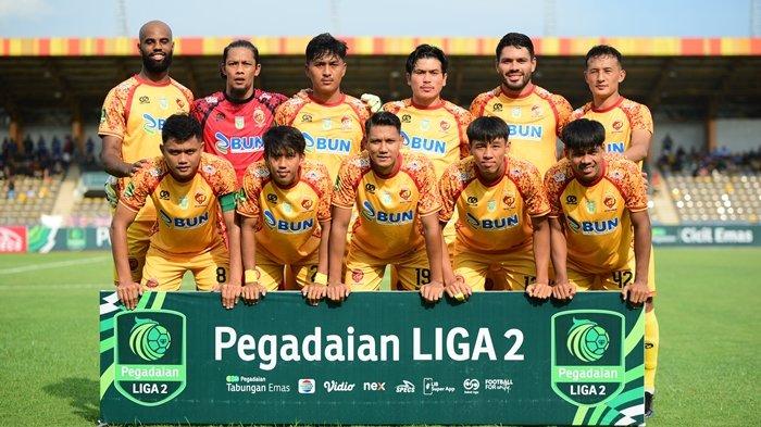 Starting XI tim Sriwijaya FC pada laga pamungkas putaran pertama Liga 2 2024/25 saat ditekuk PSPS Pekanbaru dengan skor 2-0 di Stadion Kaharuddin Nasution, Sabtu (26/10/2024).