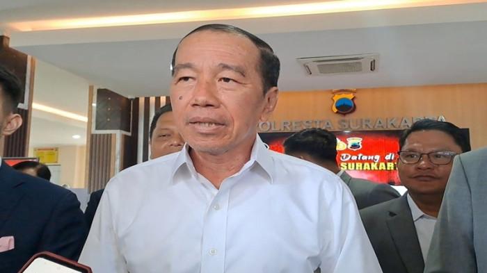 DIPERIKSA PENYIDIK - Presiden ke-7 Republik Indonesia, Joko Widodo (Jokowi) memberikan keterangannya usai pemeriksaan, selama sekitar tiga jam oleh penyidik Polda Metro Jaya di Polresta Solo, Jawa Tengah, Rabu (23/7/2025), siang.