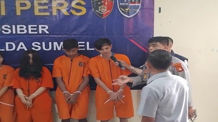 Sosok NOF (35), tersangka utama dalam tindak pidana transmisi judi online dan jual beli nomor Whatsapp yang ditangkap Polda Sumsel