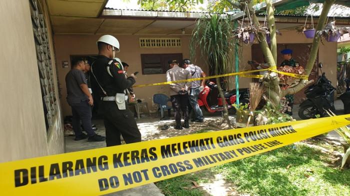 DITANGAP - Seorang prajurit TNI inisial D diduga membunuh istrinya inisial A di Jalan Pabrik Gula, Kecamatan Sunggal, Kabupaten Deli Serdang pada Rabu (23/7/2025). Pelaku saat ini sudah ditangkap.