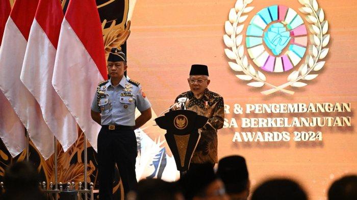 Wakil Presiden RI, Ma'ruf Amin (kanan) dalam sambutannya, Selasa (7/5/2024), menyampaikan apresiasinya kepada program CSR yang dilaksanakan BUMN dan perusahaan swasta sebagai dukungan kepada pemerintah dalam mencapai target pembangunan. (Sumber foto: BPMI Setwapres)