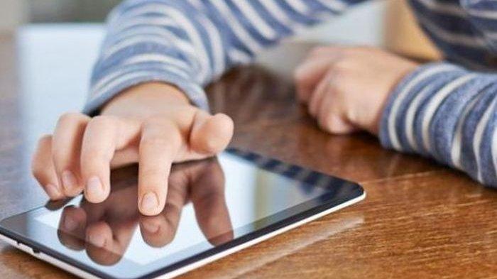 Ilustrasi menggunakan gadget.