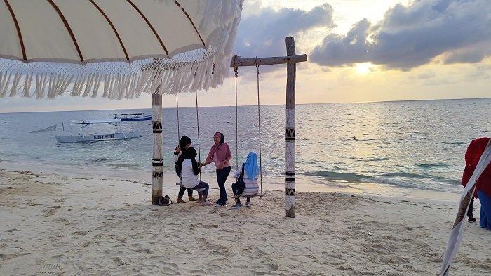 Pantai Kurakura di Desa Boneoge, Kecamatan Banawa, Kabupaten Donggala.