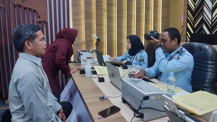Kantor Imigrasi Kelas I TPI Semarang kembali melaksanakan kegiatan layanan paspor kolektif atau Eazy Passport. Kali ini program layanan jemput bola itu dilaksanakan di Universitas Negeri Semarang (Unnes) pada hari Selasa-Kamis (9-11/5/2023).