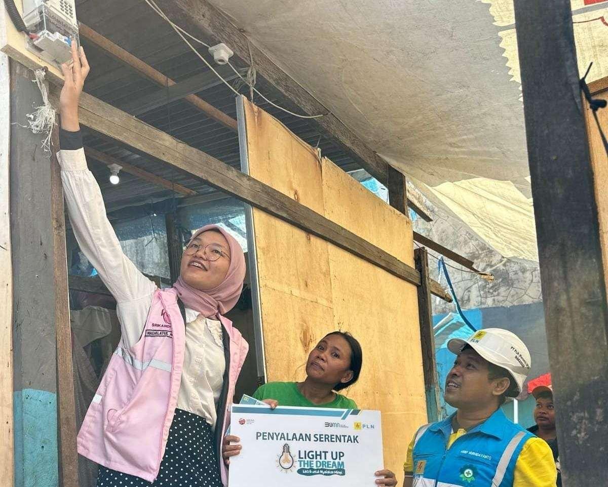 Berhasil Atasi Segala Hambatan, Srikandi PLN Salurkan Listrik ke Daerah 3T di Sulawesi