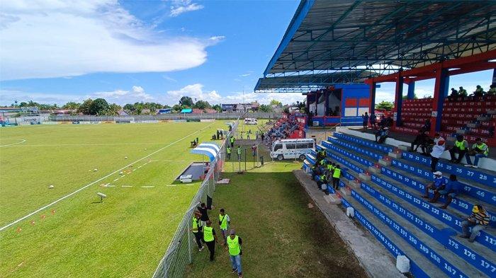 Suasana di Stadion Cenderawasih Biak. Stadion tersebut bakal menjadi saksi laga tuan rumah PSBS Biak versus Gresik United FC dalam menghadapi babak 12 Liga 2, Sabtu (6/1/2024).