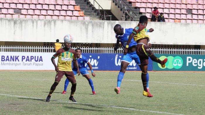 PSBS Biak mberhasil unggul sementara di babak pertama lanjutan 12 besar kompetisi Liga 2 di Stadion Mandala Jayapura atas tuan rumah Persewar Waropen. Gol PSBS Biak dicetak oleh Mamadou Barry menit ke-17.