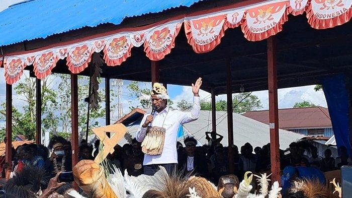 Calon gubernur Provinsi Papua Selatan nomor urut 4, Apolo Safanpo berkampanye di hadapan ribuan masyarakat di Kabupaten Asmat.