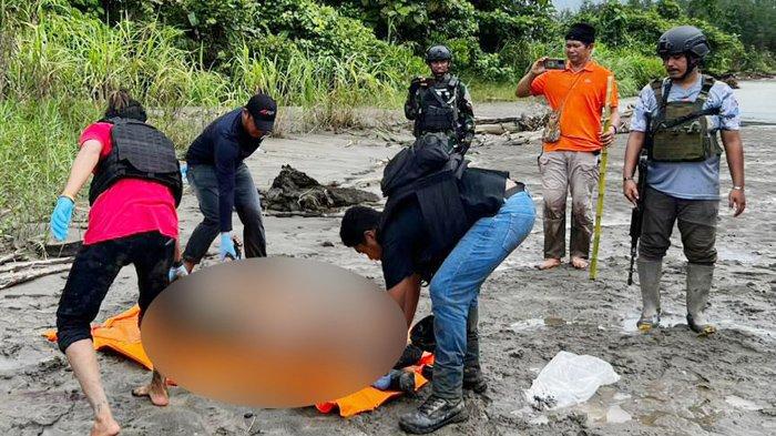 Aparat gabungan TNI-Polri melakukan Olah TKP dan mengevakuasi 5 jenazah yang diduga Kelompok Kriminal Bersenjata (KKB).