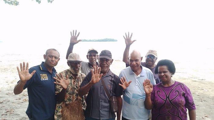 Perwakilan Lima Suku Besar di Kabupaten Sarmi menyatakan sikap penolakan Yanni dalam pencalonan Bupati Sarmi pada Pilkada 2024.