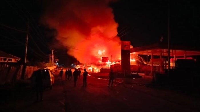 Tampak sejumlah bangunan yang dibakar oleh Organisasi Papua Merdeka (OPM) di Kampung Madi, Distrik Paniai Timur, Kabupaten Paniai, Papua Tengah.
