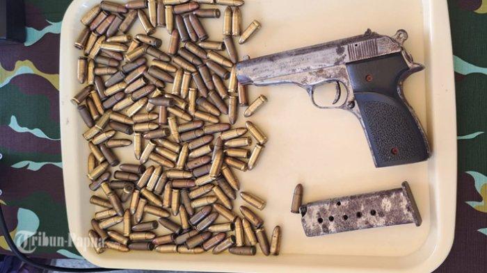 Pihak Kepolisan sedang lakukan penyelidikan terkait penemuan senjata api jenis Carl Walthrpabriklum beserta satu magazen buatan Germany dan 171 butir peluru kaliber 9 mm.