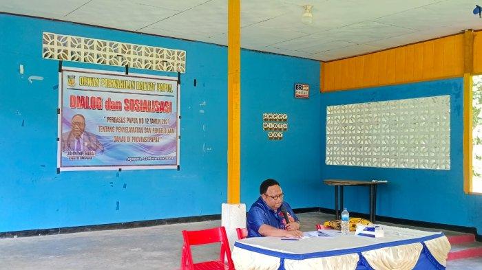 Anggota DPR Papua John NR Gobai mengatakan terminologi bahan galian golongan C yang sebelumnya diatur dalam UU No 11 Tahun 1967 telah diubah berdasarkan UU No 4 Tahun 2009, menjadi batuan.