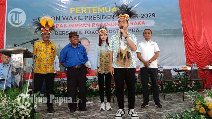 Calon wakil presiden nomor urut 2 Gibran Rakabuming Raka di Obhe Kampung Sereh, Sentani, Distrik Sentani, Kabupaten Jayapura