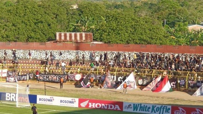 Dua kelompok suporter PSM Makassar bentrok di Stadion Gelora BJ Habibie, Parepare, Sulsel, pada saat berlangsungnya laga PSM Makassar Vs Dewa United, Sabtu (8/7/2023).