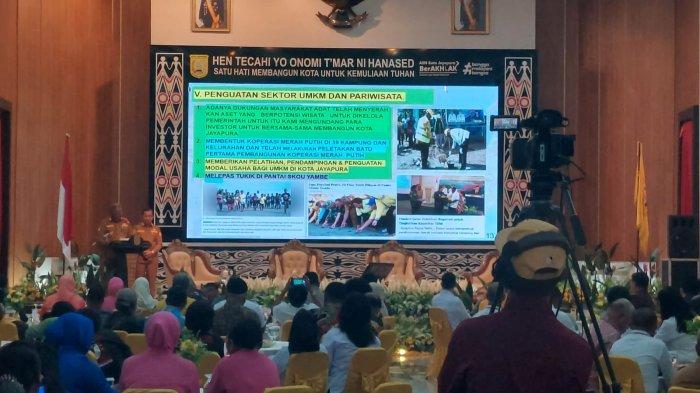 PEMAPARAN KINERJA - Ekspos 100 hari kerja Wali Kota Jayapura, Abisai Rollo dan wakilnya, Rustan Saru digelar di Aula Sian Sor, Senin (16/6/2025).