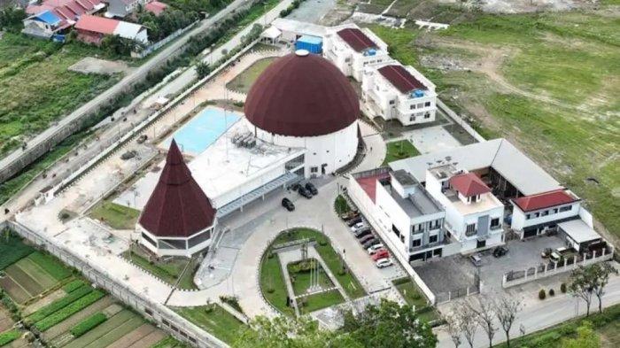 CREATIVE HUB- Sebuah gedung berdiri megah di Jalan Otonom, Kota Jayapura..