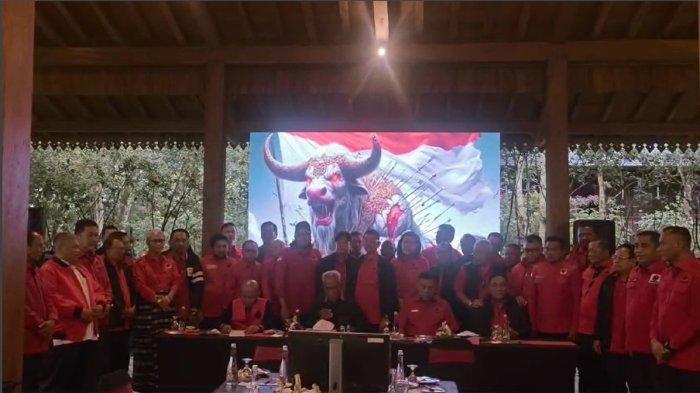 PDIP secara resmi mengumumkan pemecatan Presiden ketujuh Joko Widodo (Jokowi), Wakil Presiden Gibran Rakabuming Raka, dan Bobby Nasution dari keanggotaan partai, Senin (16/12/2024).