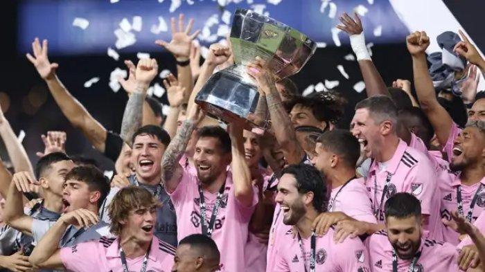 Lionel Messi merayakan membawa Inter Miami juara Leagues Cup di Toyota Stadium, Texas (6/8/2023).