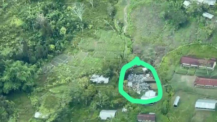 OPM BUNUH GURU - Organisasi Papua Merdeka (OPM) serang guru dan bakar sekolah di Yahukimo, Papua Pegunungan, Jumat (21/3/2025).