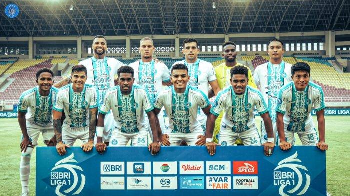 Skuad PSBS Biak saat menghadapi PSS Sleman di Stadion Manahan Solo, Minggu (22/11/2024).