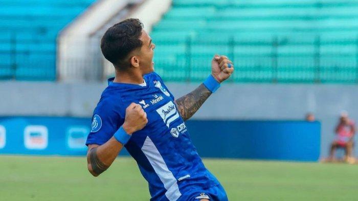 SELEBRASI - Pemain PSIS Semarang, Gali Freitas, merayakan golnya saat timnya menang, 1-0, melawan PSBS Biak pada laga pekan ketiga Liga 1 2024/2025 di Stadion H Moch Soebroto, Magelang, Jawa Tengah, Jumat (23/8/2024). (Dok: Media Officer PSIS Semarang)