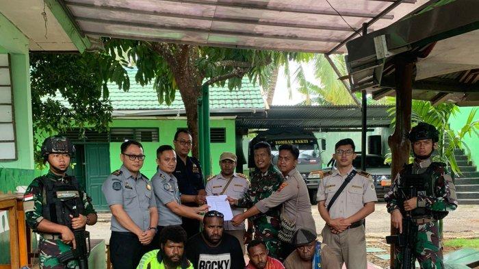 Satgas Pamtas RI-PNG Yonif 122/TS berhasil amankan 4 Warga Negara Papua New Gunea (PNG) yang hendakmenyelundupkan Vanili dari Wewak PNG dengan tujuan Skouw Indonesia, Senin (22/1/2024).