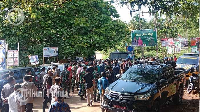 Suasana di Kampung Kwansu Distrik Kemtuk Kabupaten Jayapura usai membuka palang di pertigaan Kampung Kwansu