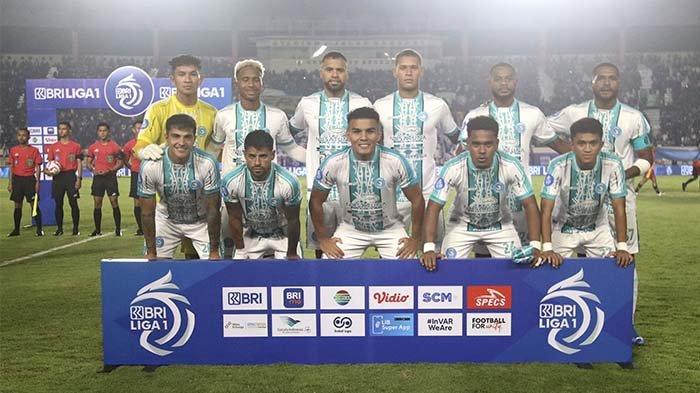 Susunan pemain PSBS Biak: Kevin Ray Mendoza (PG); Edo Febriansah, Nick Kuipers, Gustavo Franca, Robi Darwis; Marc Klok (C), Dedi Kusnandar, Mailson Lima; Ciro Alves, Dimas Drajad, David da Silva. (Dok. MO PSBS Biak)