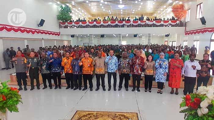 Wamendagri John Wempi Wetipo, Pj Gubernur Papua Pegunungan Velix Wanggai dan 8 Bupati serta Forkopimda di lingkungan Pemerintah Provinsi Papua Pegunungan.