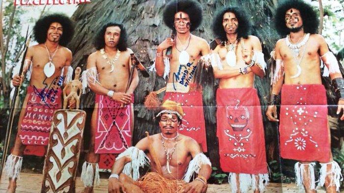Black Brothers beranggotakan enam orang, yakni Hengky MS ‘Mirantoneng Sumanti’ (Lead Vocal & Guitar), Benny Bettay (Bass), Jochie Pattipeiluhu (Keyboard/Organ), Amry Kahar (Trumpet), Stevie Mambor (Drum & Vocal), dan David Rumagesan (saksofon & Vocal).