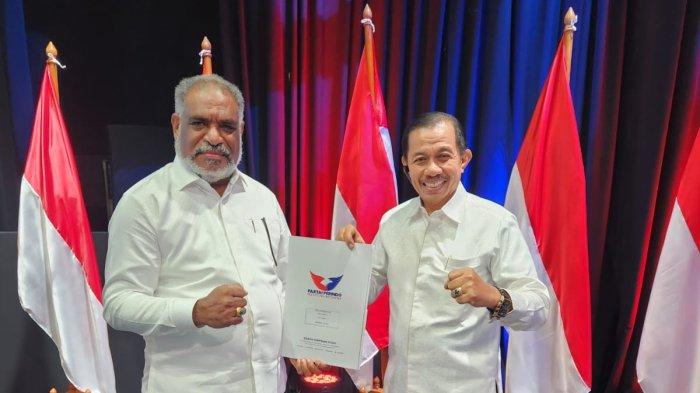 Pasangan Abisai Rollo dan Rustan Saru mendapat dukungan dari DPP Partai Perindo untuk bertarung pada Pilkada Kota Jayapura 2024. Penyerahan surat rekomendasi itu juga disaksikanĀ Ketua Umum DPP Perindo Hary Tanoesoedibjo.