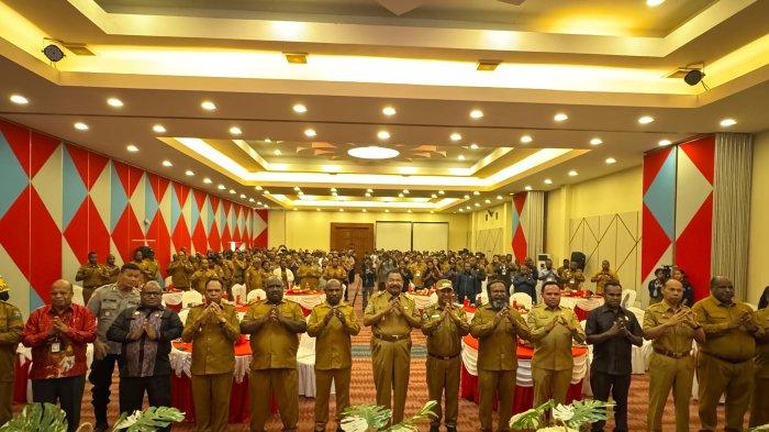 MUSREMBANG : Foto Bersama usai acara Musyawarah Perencanaan Pembangunan Daerah (Musrenbang) Provinsi Papua Pegunungan guna menyusun Rencana Kerja Pemerintah Daerah (RKPD) Tahun 2026 di hotel Balim Wamena Kabupaten Jayawijaya, Selasa, (06/05/2025).